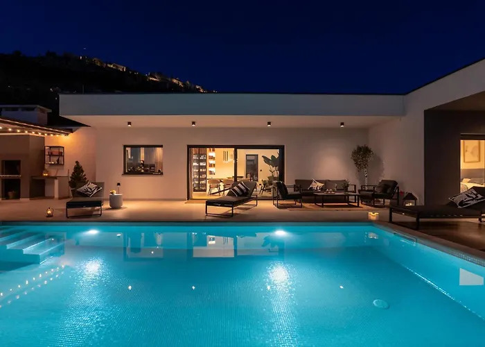 New! Bella Ciao: A Stylish 3-bedroom Retreat With Spectacular Split And Sea Views * Klis