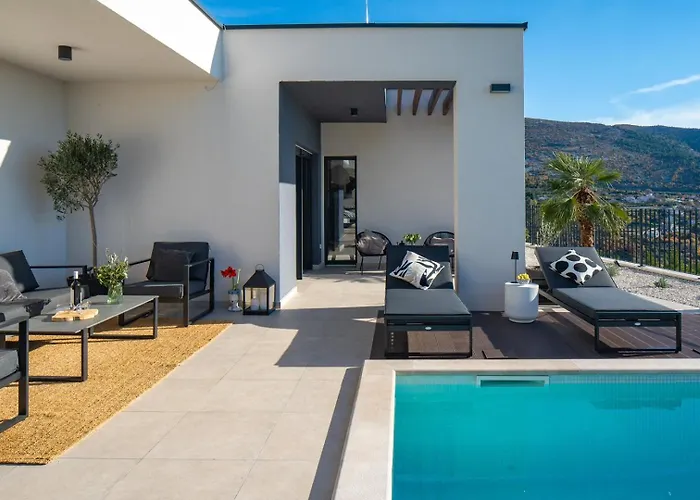 ヴィラ New! Bella Ciao: A Stylish 3-bedroom Retreat With Spectacular Split And Sea Views *